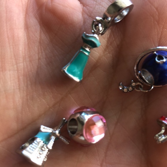 Lot of 5 Charms - Picture 3 of 3